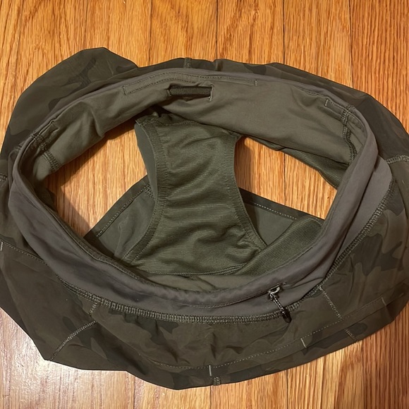 Lululemon speed shorts size 2 - Picture 4 of 6